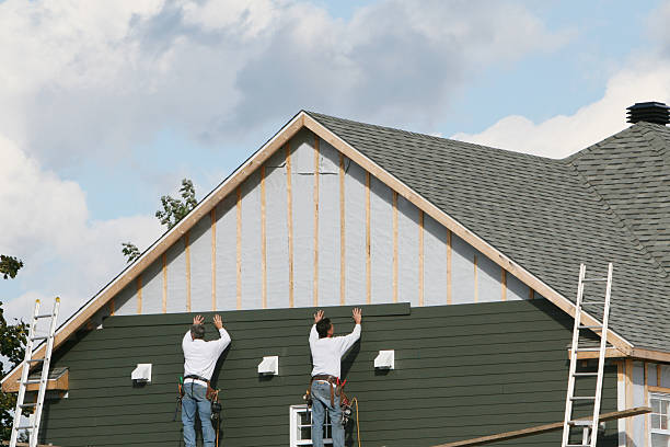 Professional Vinyl Siding technician working in Dover, NJ